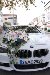 Özel Günlerinizde Size Özel Gül,Gerbera,Lilyum ve Şık Oto Süsleme Malzemeleri ile Hizmet Veriyoruz.