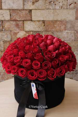 Kutuda 80 Kırmızı Gül