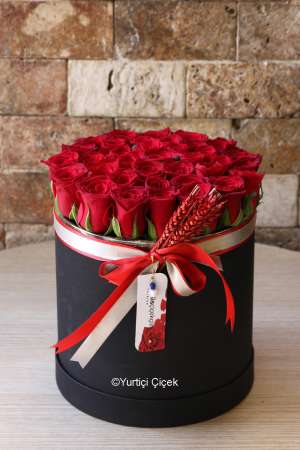 Kutuda 35 Kırmızı Gül